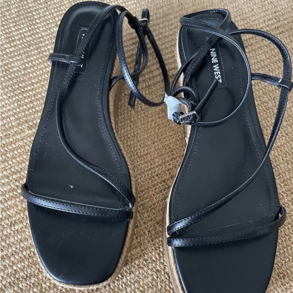 NWOT! Nine West platform sandals. Style wnalexx3. 7.5M. Black. Strappy. - Picture 2 of 10